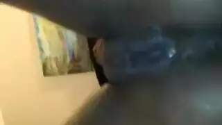 فتح علبة قضيبه الكبير في مخبأهم الجنسي الجديد