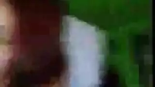 مراهقة آسيوية نحيفة تمص ثم تدخل خشن من الخلف