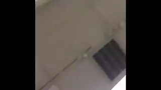 جنس xxx في الشاحنة: القنبلة الشقراء تأخذ وضعية الكلب