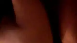 أوgy سحاقية: فتاة أكبر تأمر صديقتها الأصغر بلعس فرجها