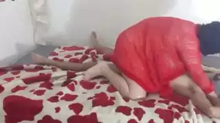 سكس شرق أوسطي: نيك عميق لزوجة مصرية ممتلئة الجسم