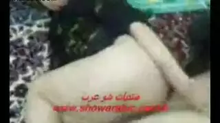 علاقة ساخنة: كس المرأة العربية الناضجة يحصل على معاملة إكس إكس إكس قاسية